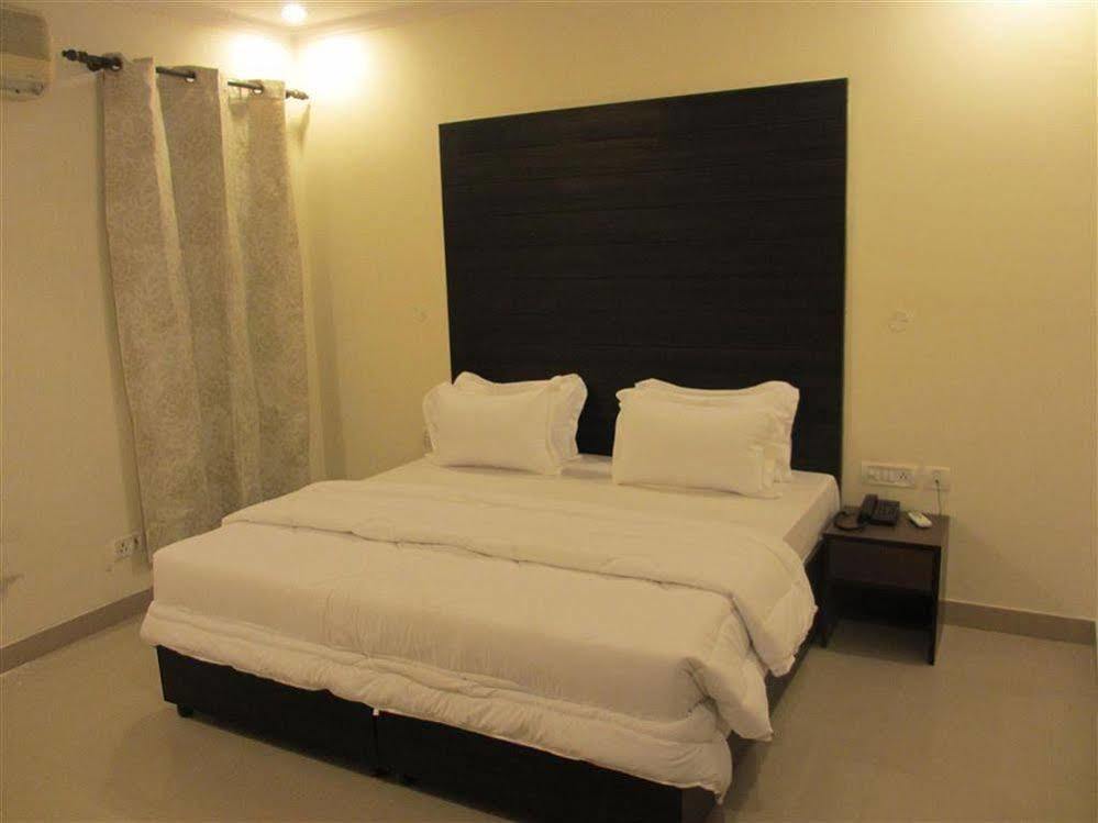 Hotel Chanakya Inn 뉴델리 외부 사진